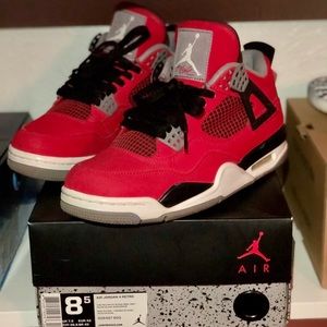 Jordan 4 toro bravo size 8.5